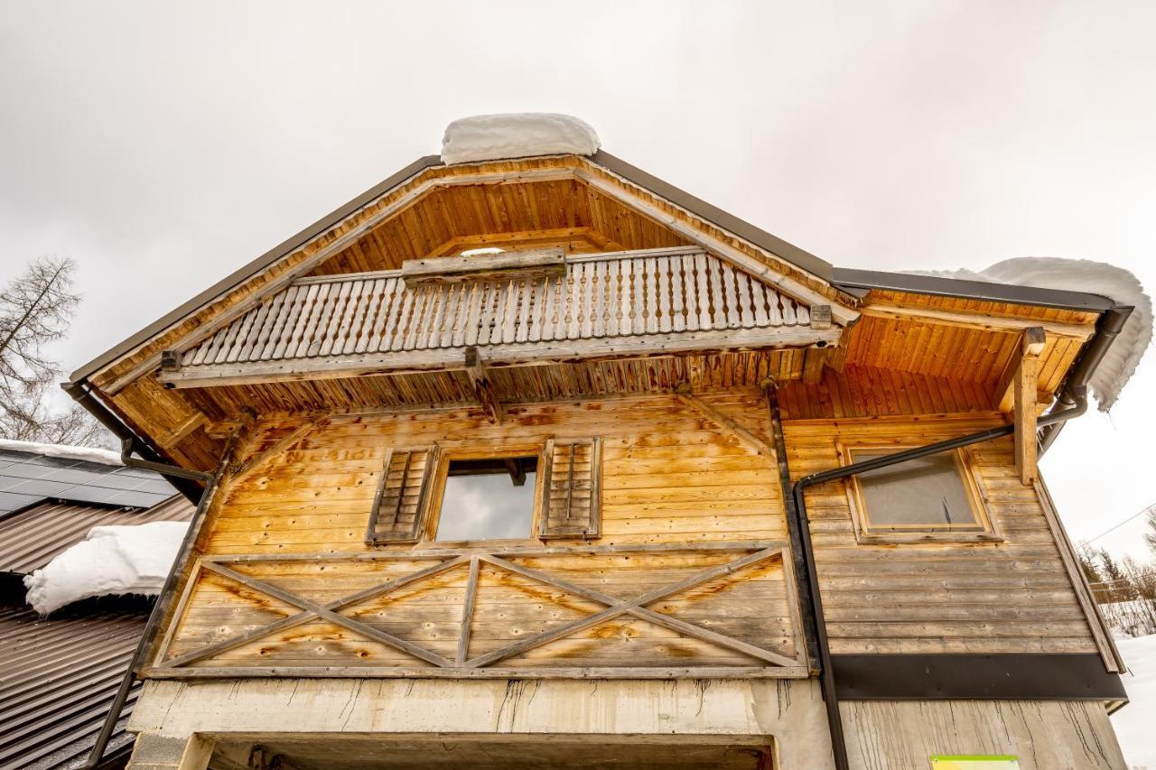 Apartments Farm House Uric Йесенице Екстериор снимка