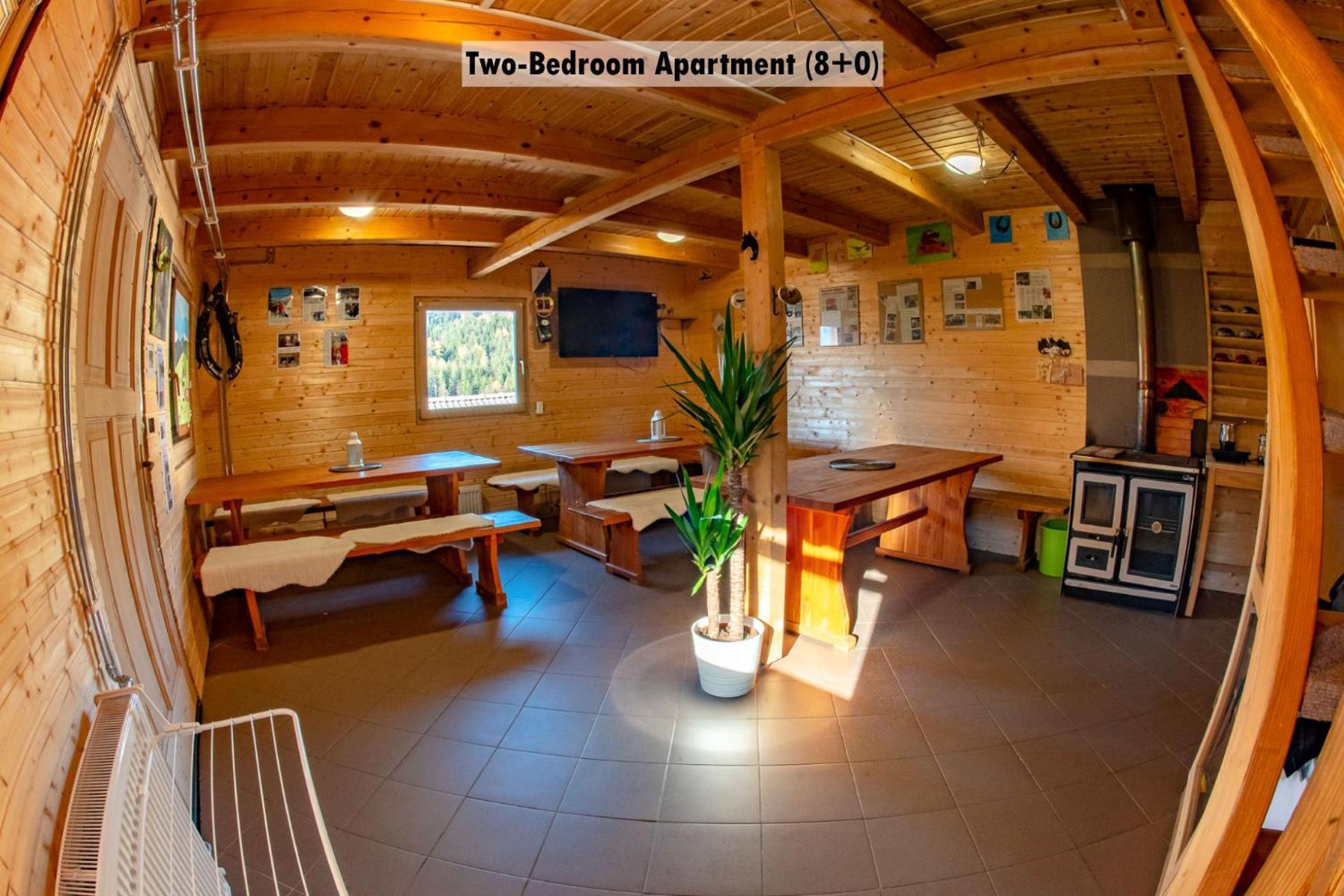 Apartments Farm House Uric Йесенице Екстериор снимка
