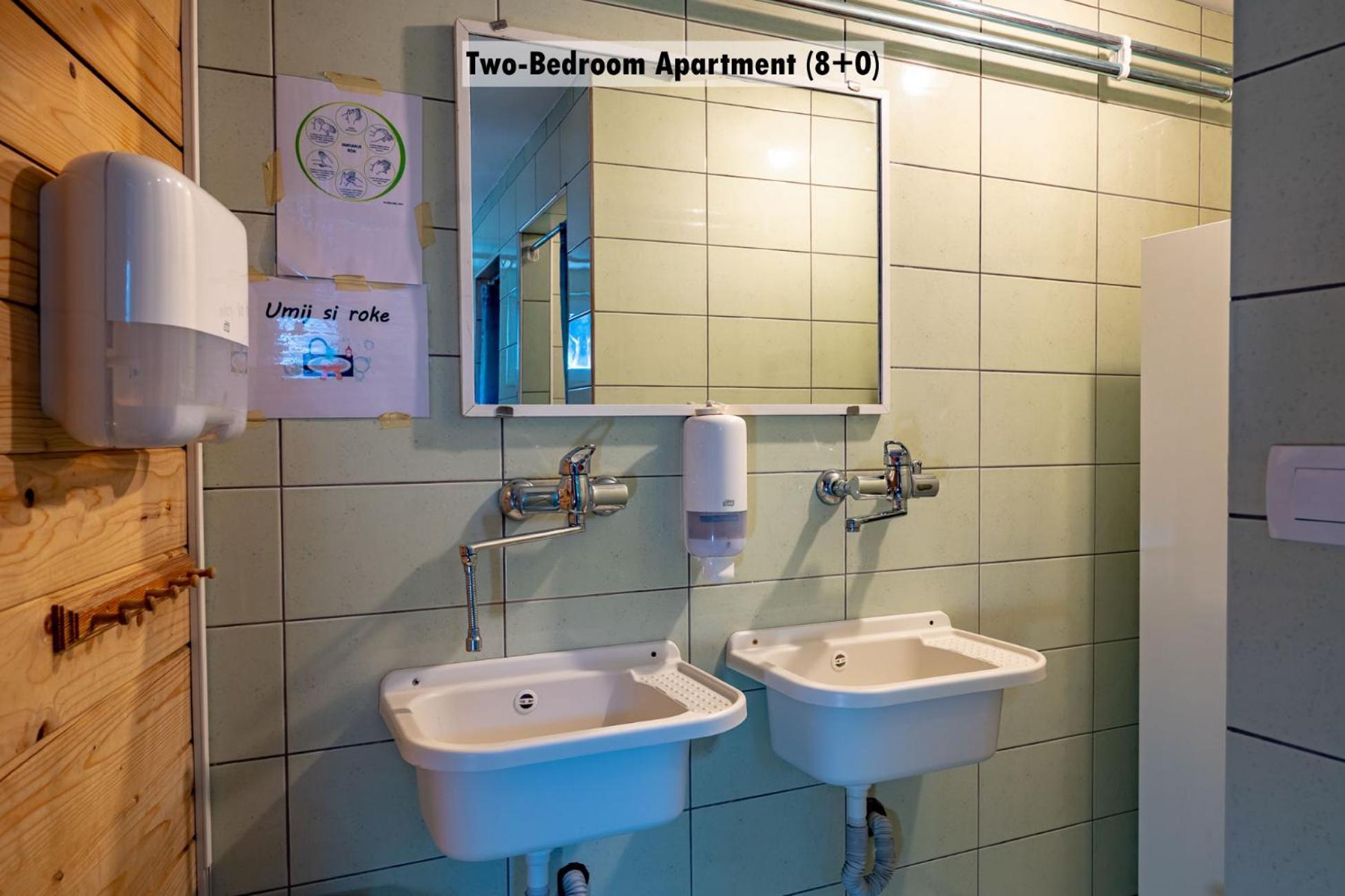 Apartments Farm House Uric Йесенице Екстериор снимка