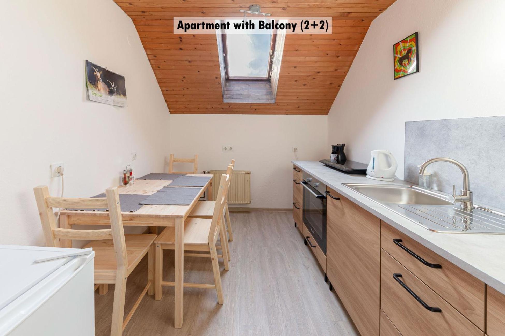 Apartments Farm House Uric Йесенице Екстериор снимка