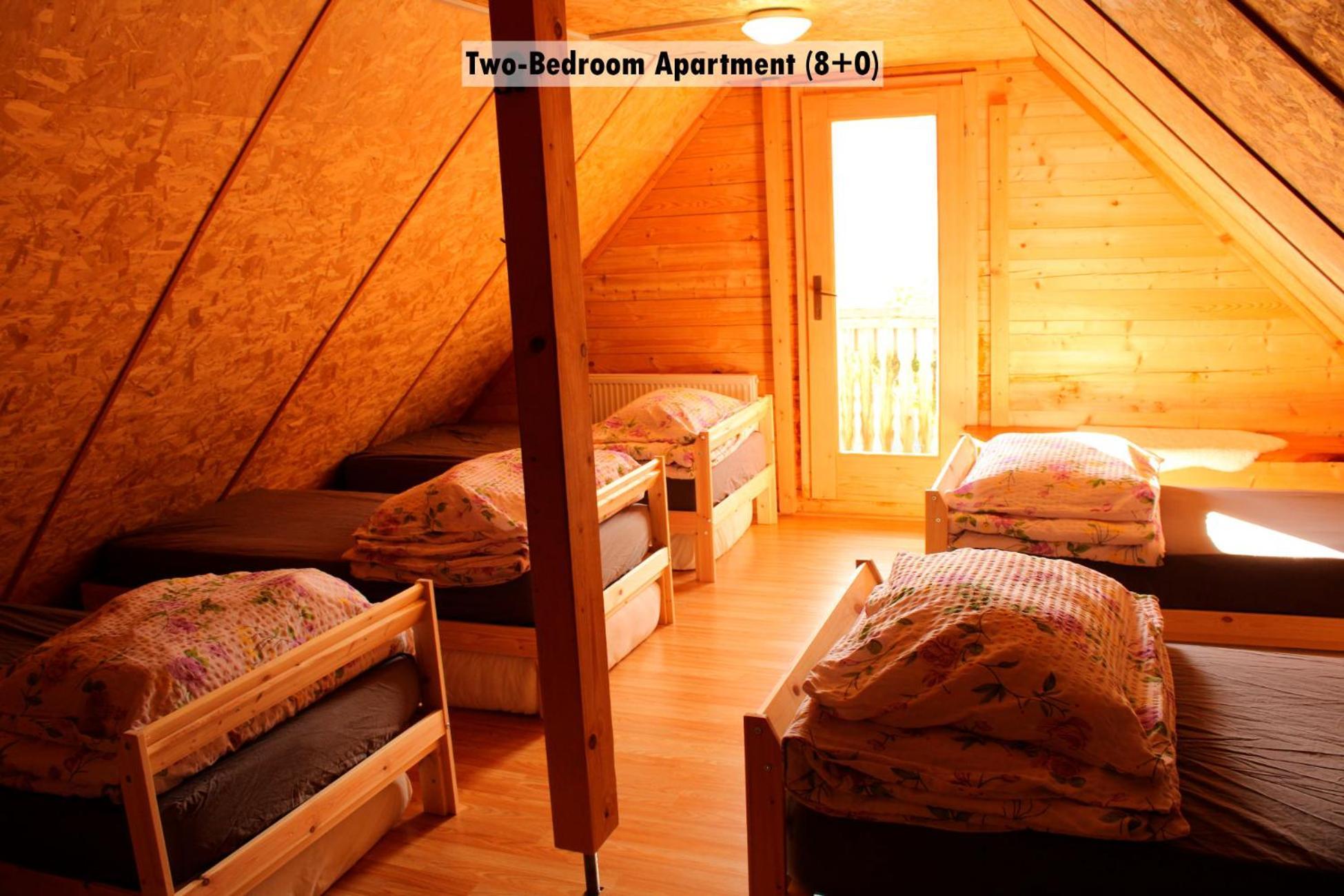 Apartments Farm House Uric Йесенице Екстериор снимка
