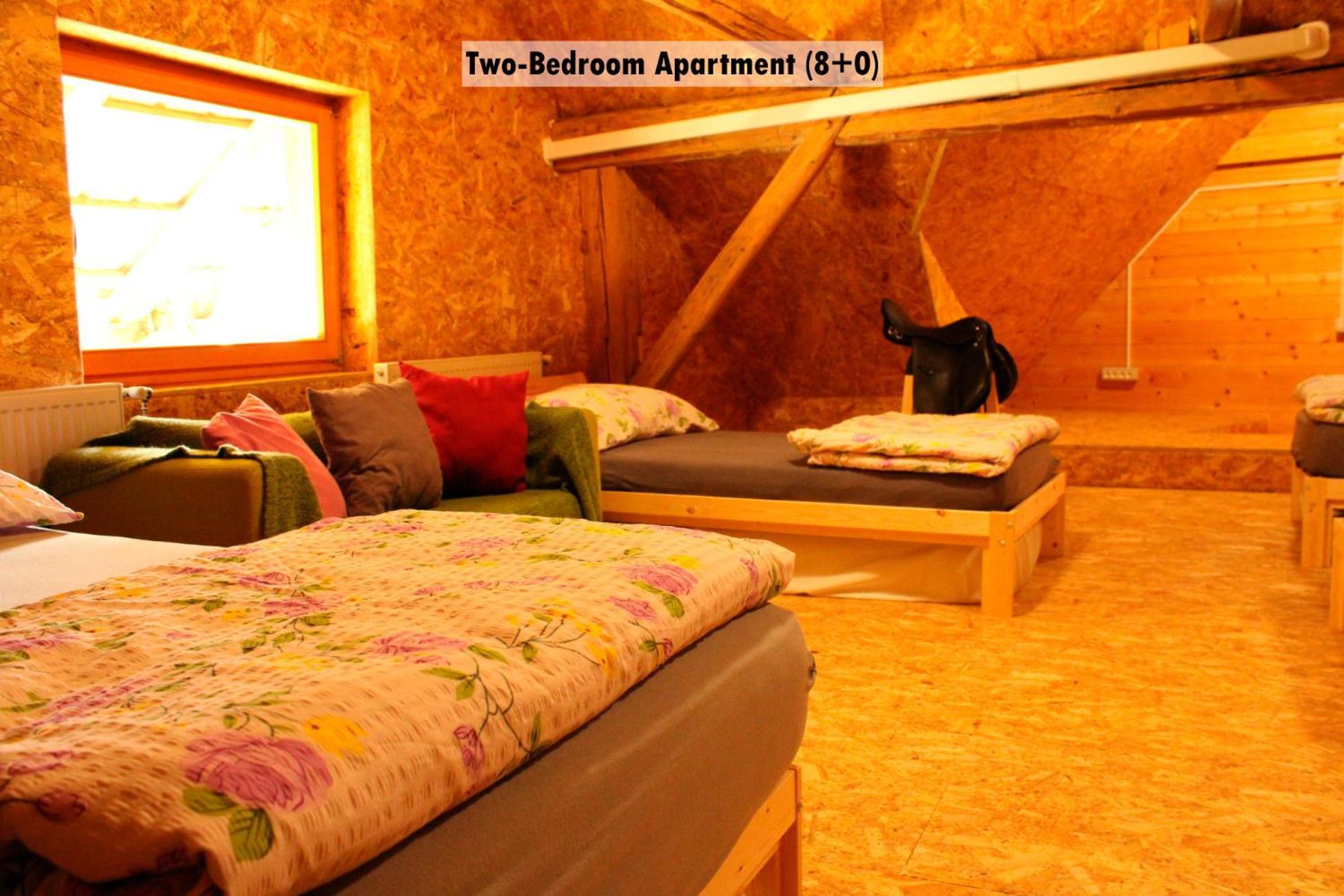 Apartments Farm House Uric Йесенице Екстериор снимка