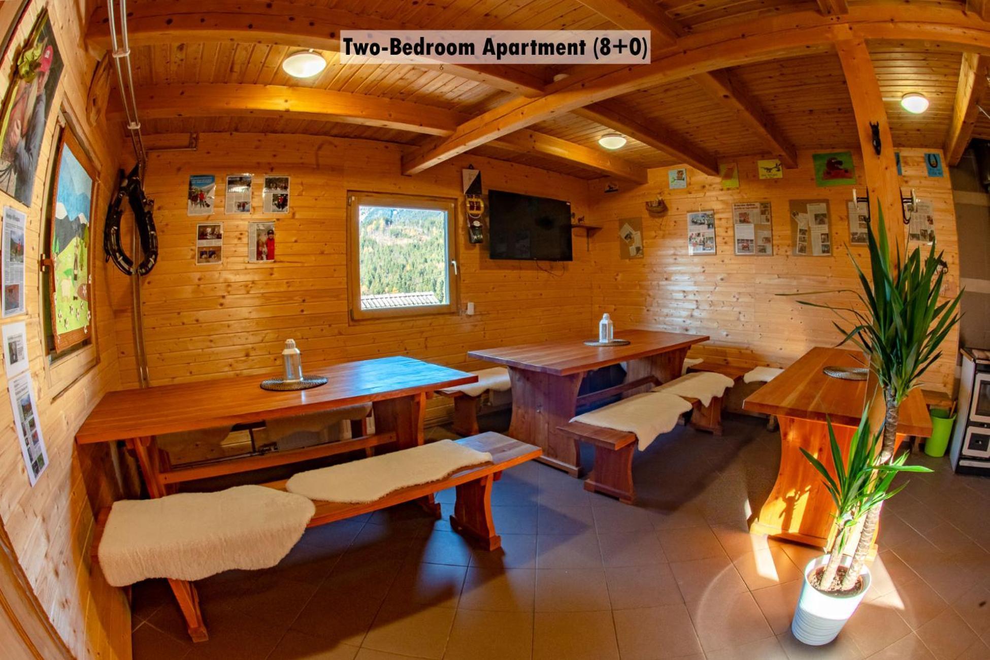 Apartments Farm House Uric Йесенице Екстериор снимка