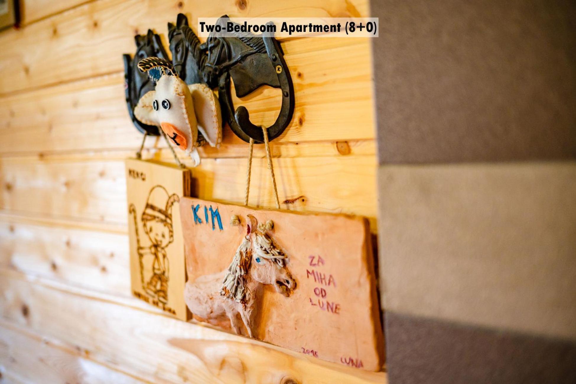 Apartments Farm House Uric Йесенице Екстериор снимка