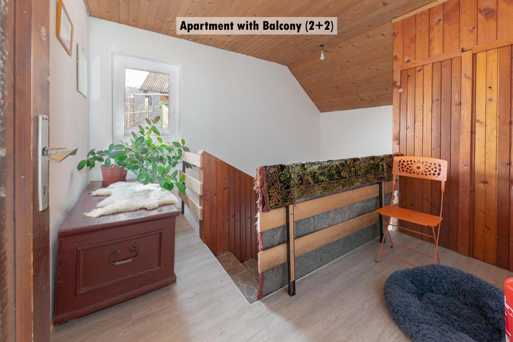 Apartments Farm House Uric Йесенице Екстериор снимка