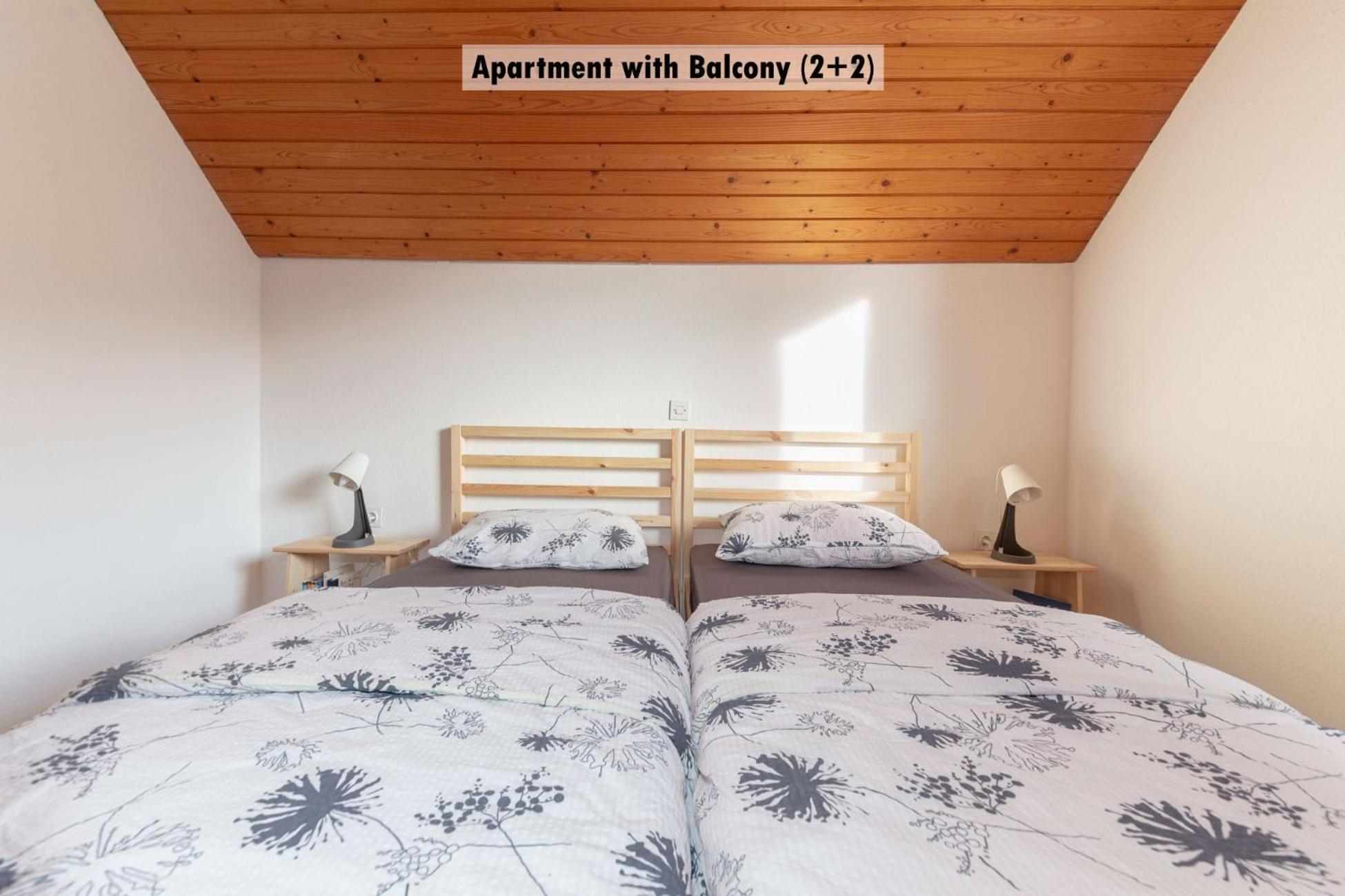 Apartments Farm House Uric Йесенице Екстериор снимка