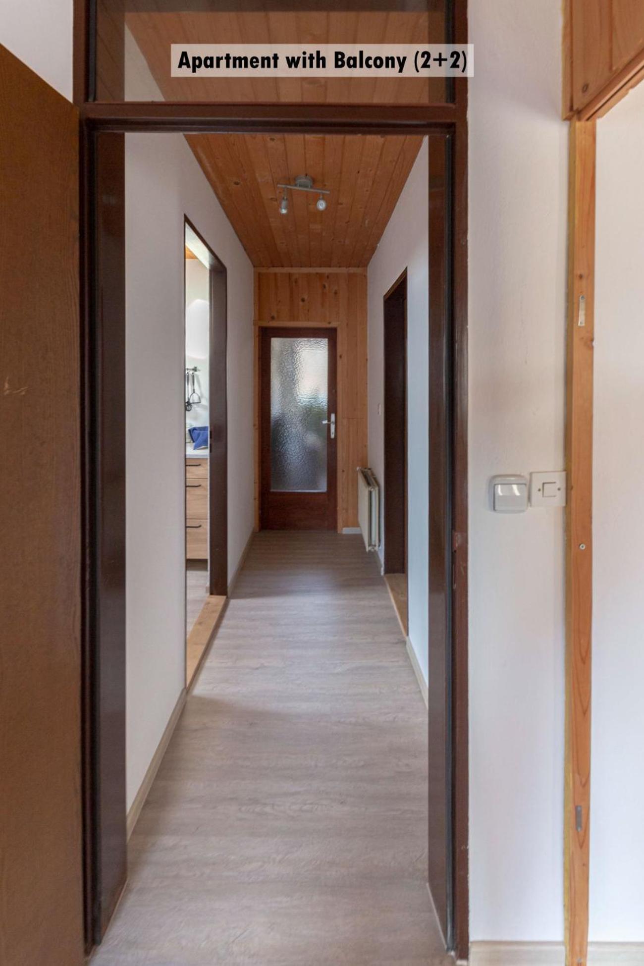 Apartments Farm House Uric Йесенице Екстериор снимка